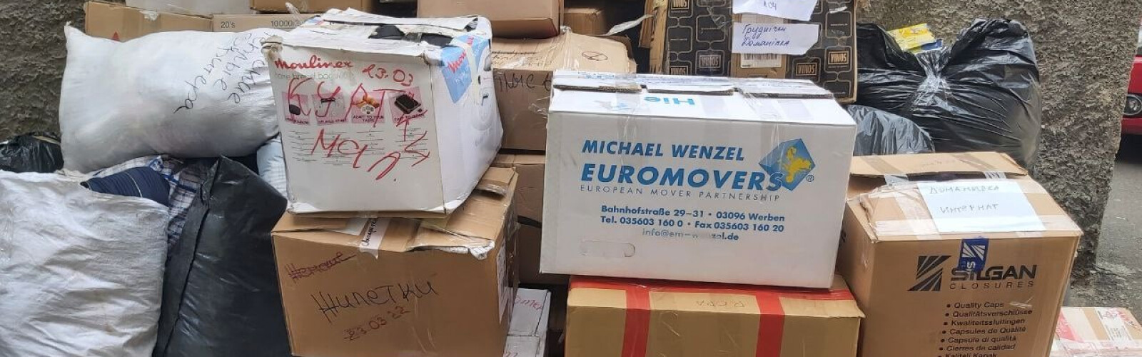 The Community Development Fund of Ukraine received humanitarian aid: things, medicines and food from Odessa.