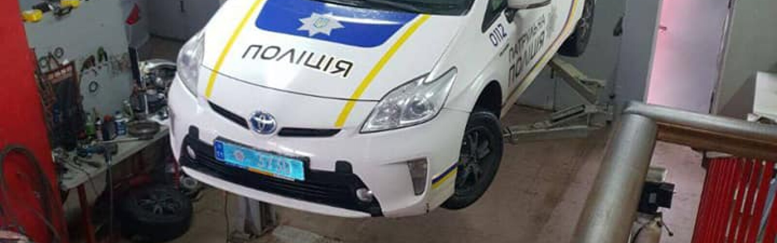 Volunteer cars guard the world