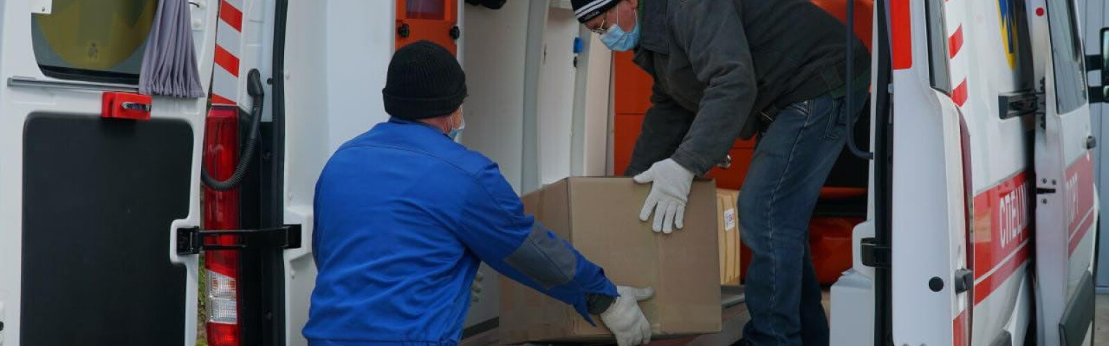 The Kherson Community Foundation donated 22,000 protective suits to 15 hospital regions