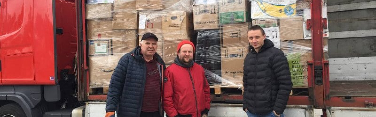Posylka.de handed over a large consignment of aid