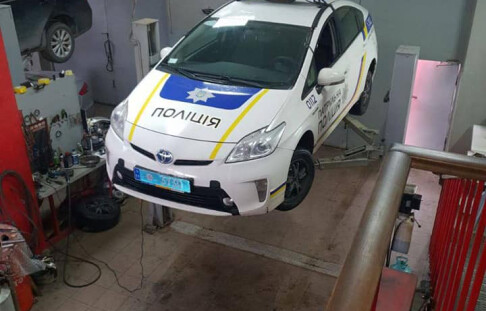 Volunteer cars guard the world