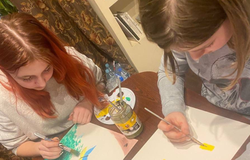 An auction of drawings of Ukrainian children in support of Ukraine's defenders is being organized in the United States