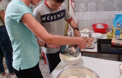 The Novoyavorivska MBI team organized a baking fair