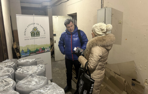 Відвідали пункти видачі гуманітарної допомоги разом з партнерами ShelterBox.